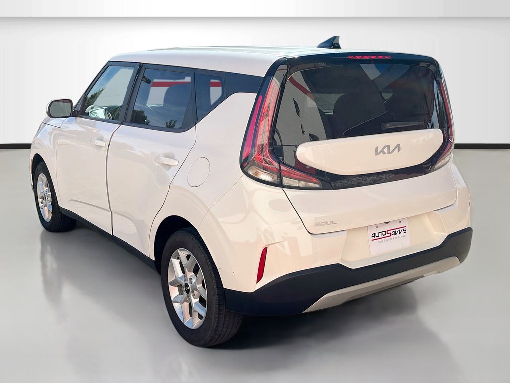 Used 2024 White Kia LX image 5