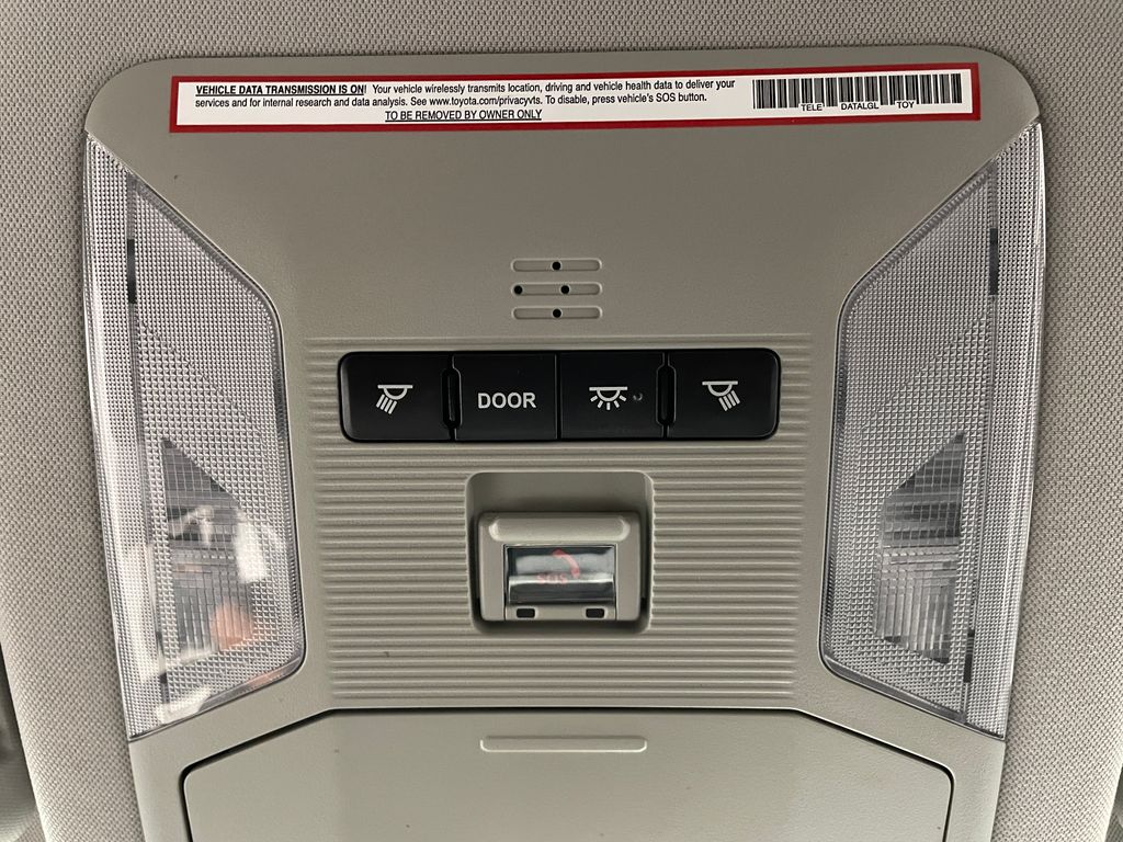 2020 Toyota RAV4 XLE 31
