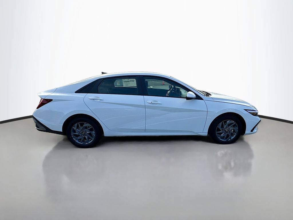 2025 Hyundai Elantra Blue 4