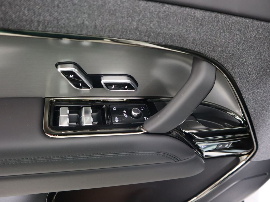 Thumbnail: 2026 Land Rover Range Rover Sport - 24