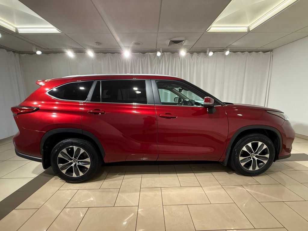 Thumbnail: 2023 Toyota Highlander - 6