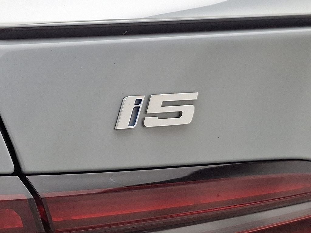 Thumbnail: 2024 BMW i5 - 31