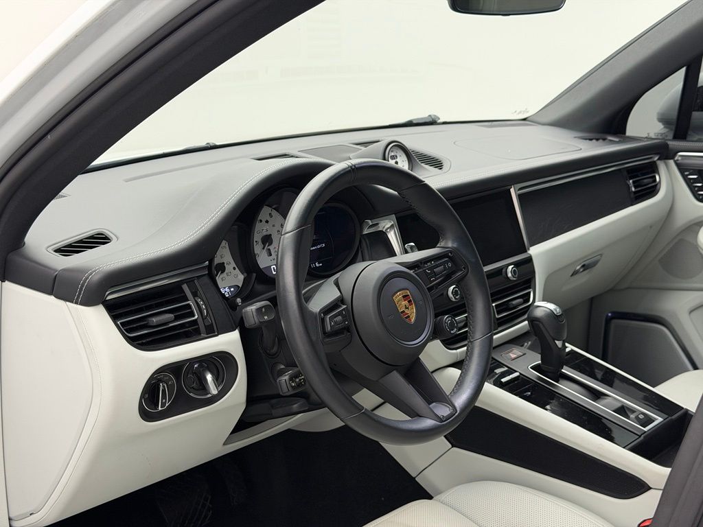 Thumbnail: 2023 Porsche Macan - 4