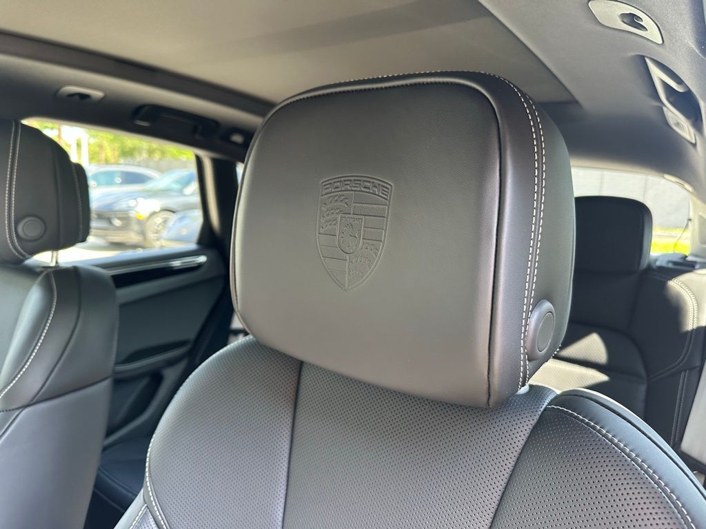 Thumbnail: 2026 Porsche Macan - 25