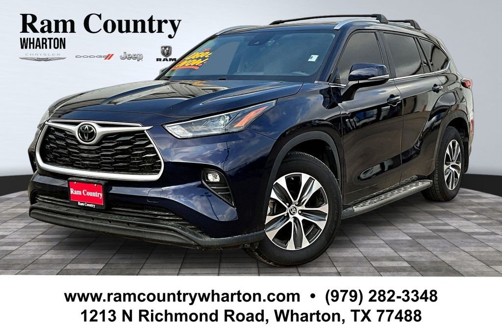 2023 Toyota Highlander XLE FWD