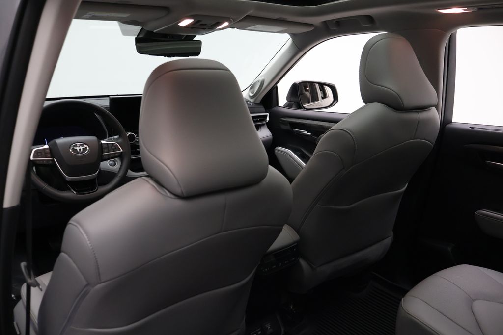 Thumbnail: 2025 Toyota Highlander - 20