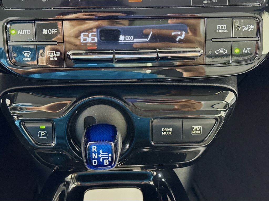 Thumbnail: 2016 Toyota Prius - 16