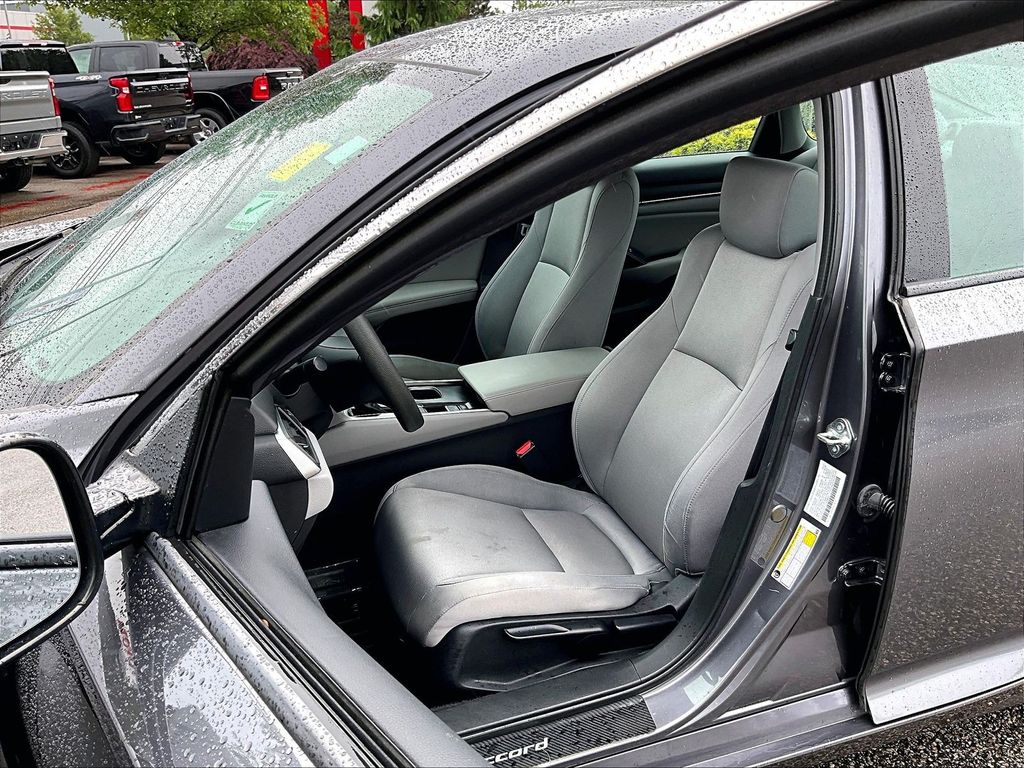 2020 Honda Accord — photo 10