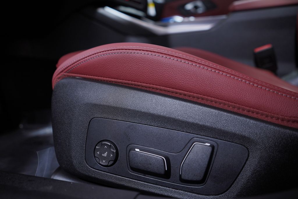 Thumbnail: 2026 BMW 3 Series - 12