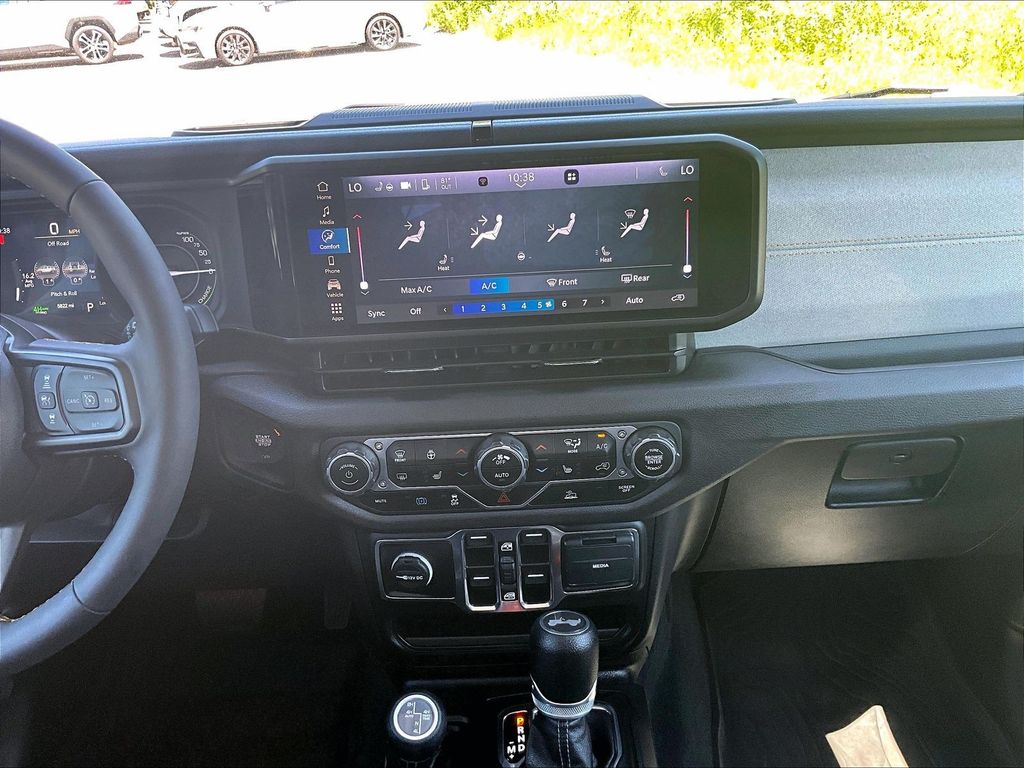 2024 Jeep Wrangler — photo 18
