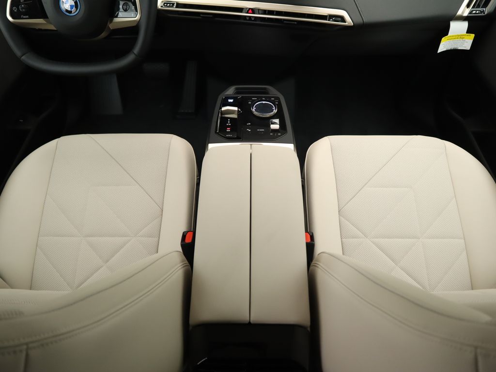 2025 BMW iX xDrive50 17