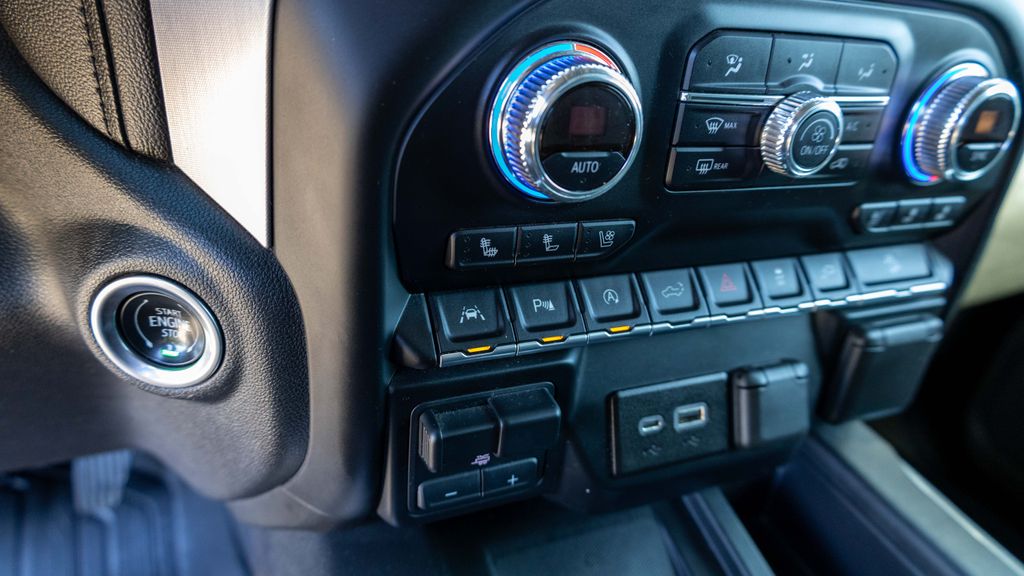 Used 2019 GMC Sierra 1500 SLT 4D Crew Cab