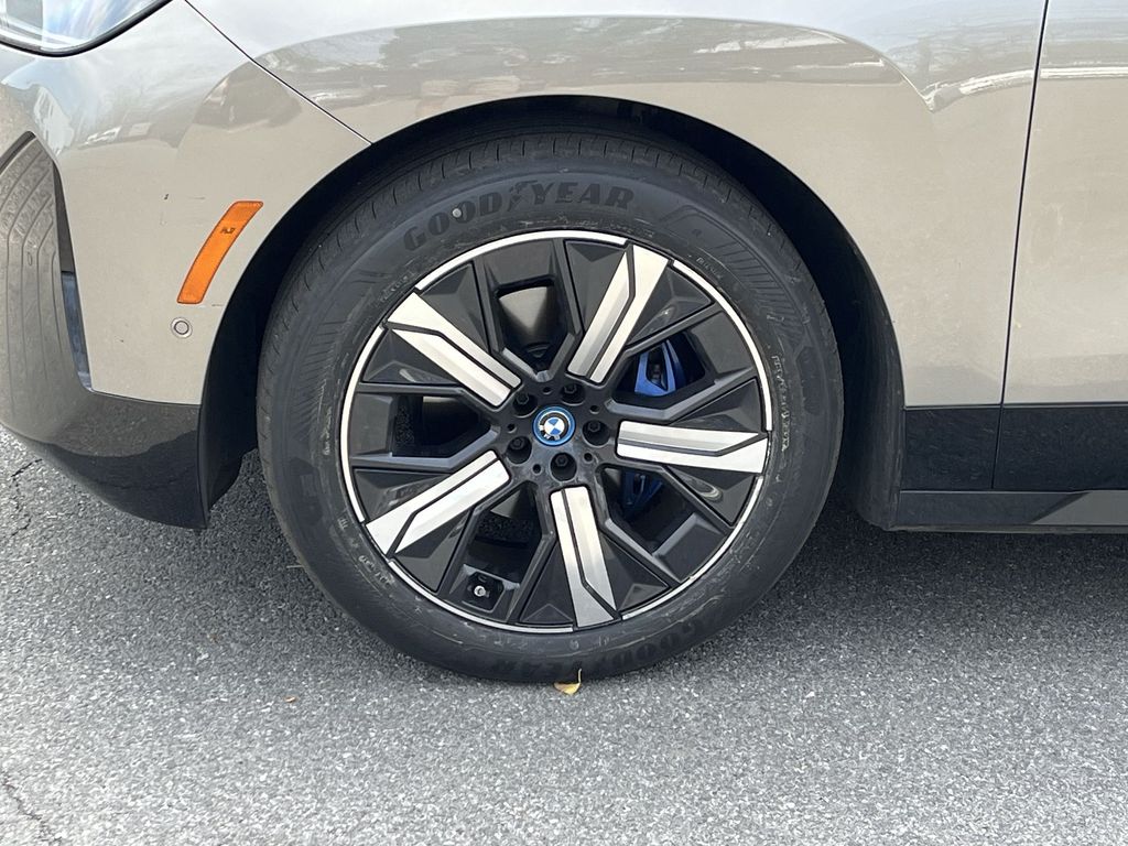 Thumbnail: 2023 BMW iX - 10