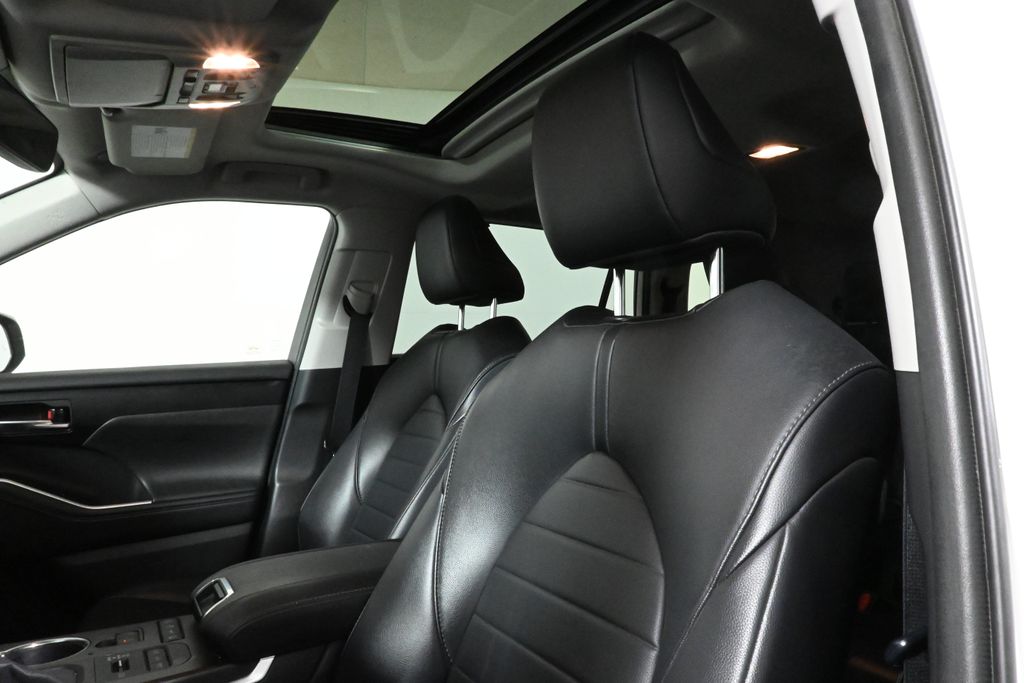 Thumbnail: 2020 Toyota Highlander - 4