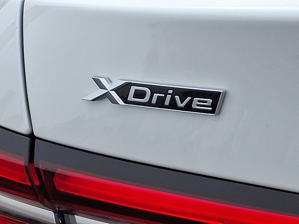 Thumbnail: 2026 BMW 5 Series - 12