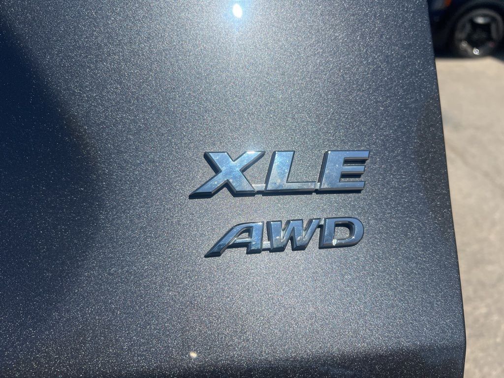2022 Toyota RAV4 XLE Premium photo