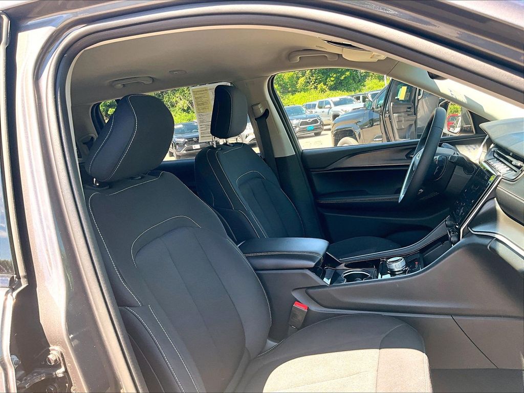 2023 Jeep Grand Cherokee L — photo 11