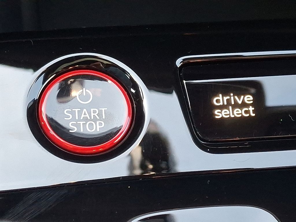 Thumbnail: 2025 Audi e-tron S - 23