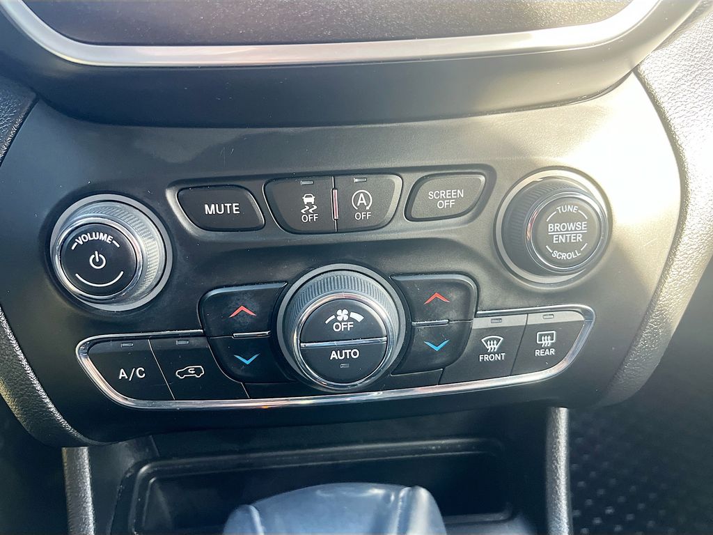 Used 2022 Gray Jeep Trailhawk image 15