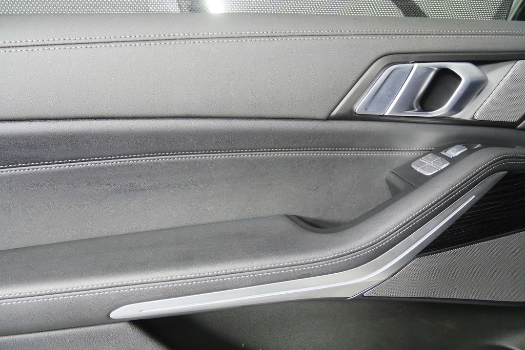 Thumbnail: 2024 BMW X7 - 13