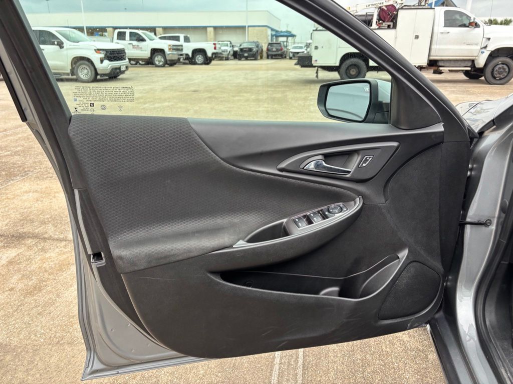 2024 Chevrolet Malibu LT - 9