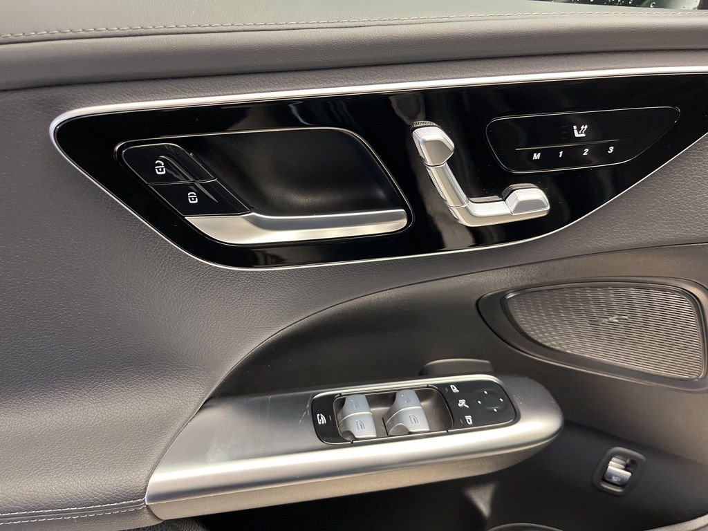 Thumbnail: 2023 Mercedes-Benz C-Class - 12