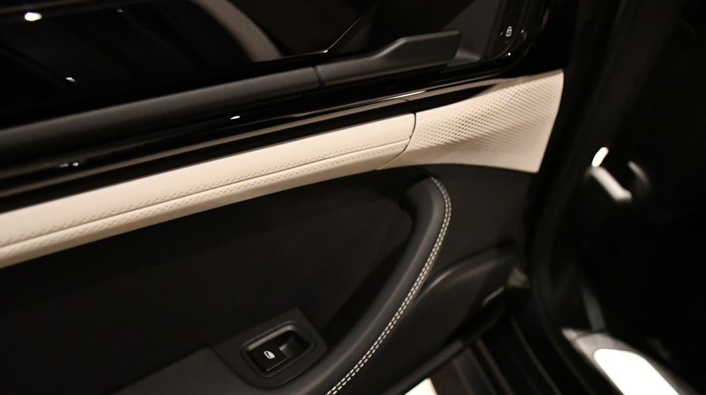 Thumbnail: 2026 Porsche Panamera - 21