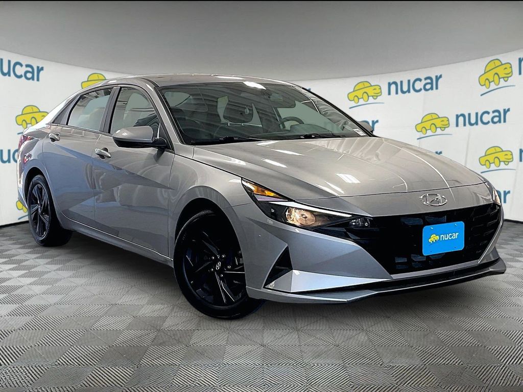 2023 Hyundai Elantra — photo 1