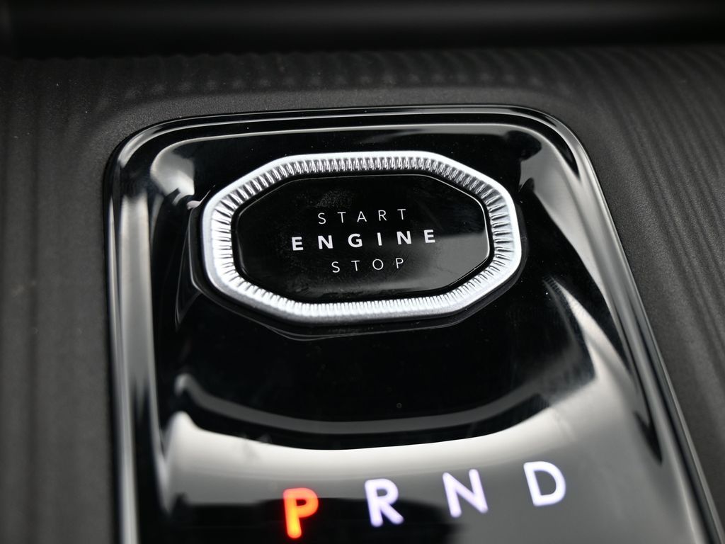 New 2026 silver zynith clearcoat Jeep Laredo image 23