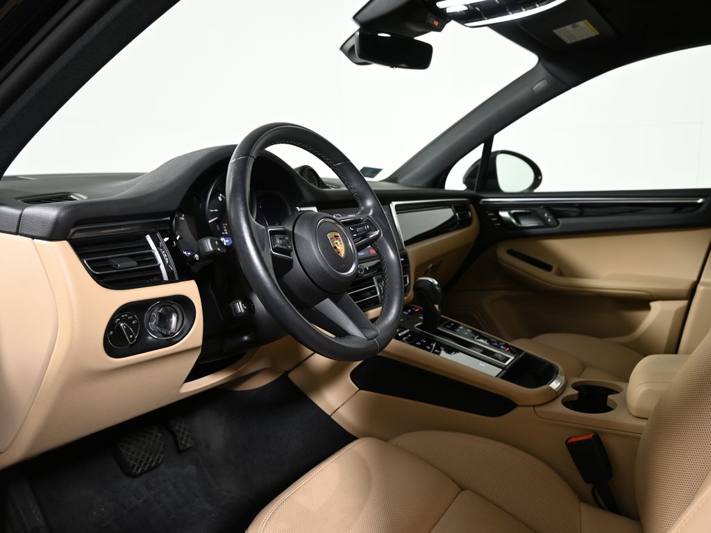 Thumbnail: 2024 Porsche Macan - 4
