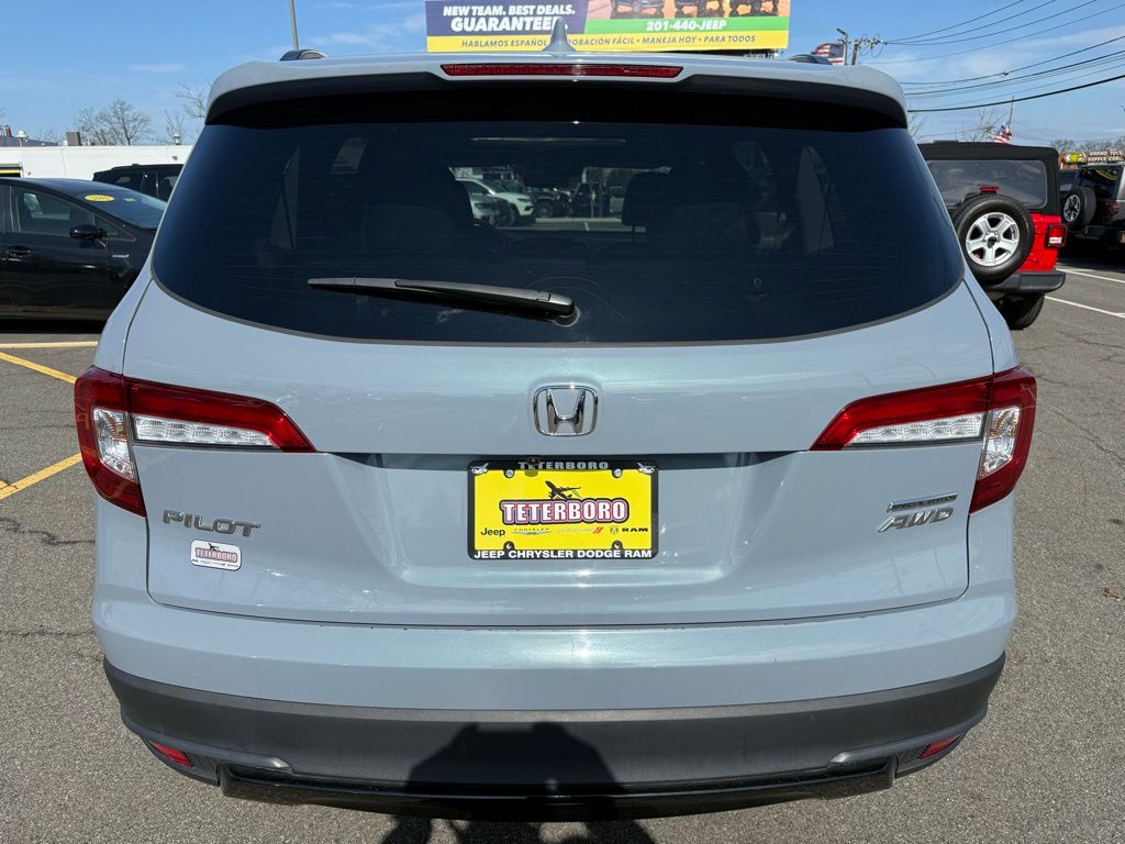 View vehicle photo 6