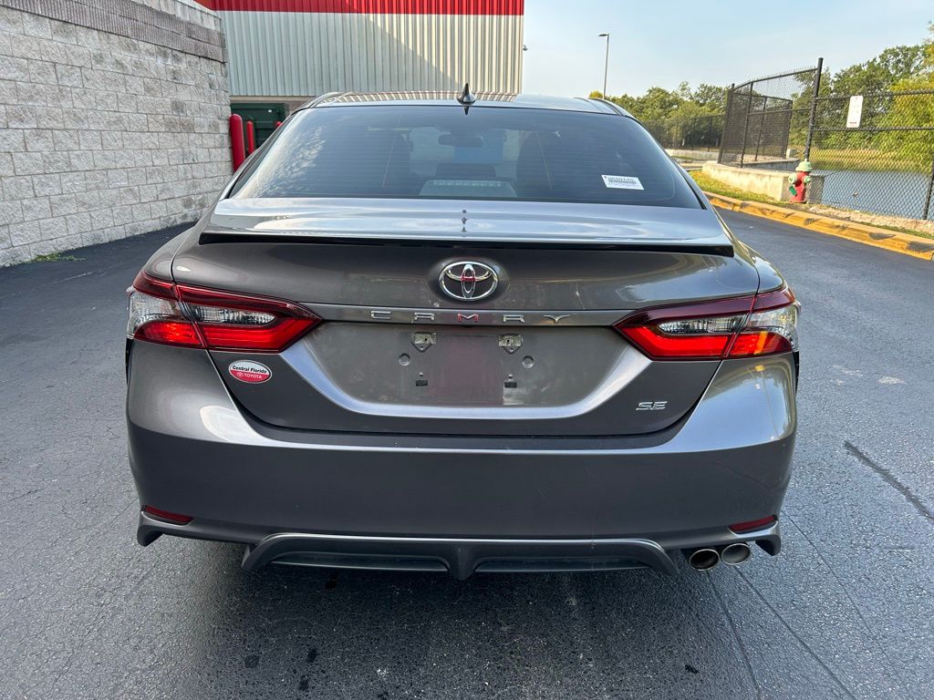 2022 Toyota Camry SE 4