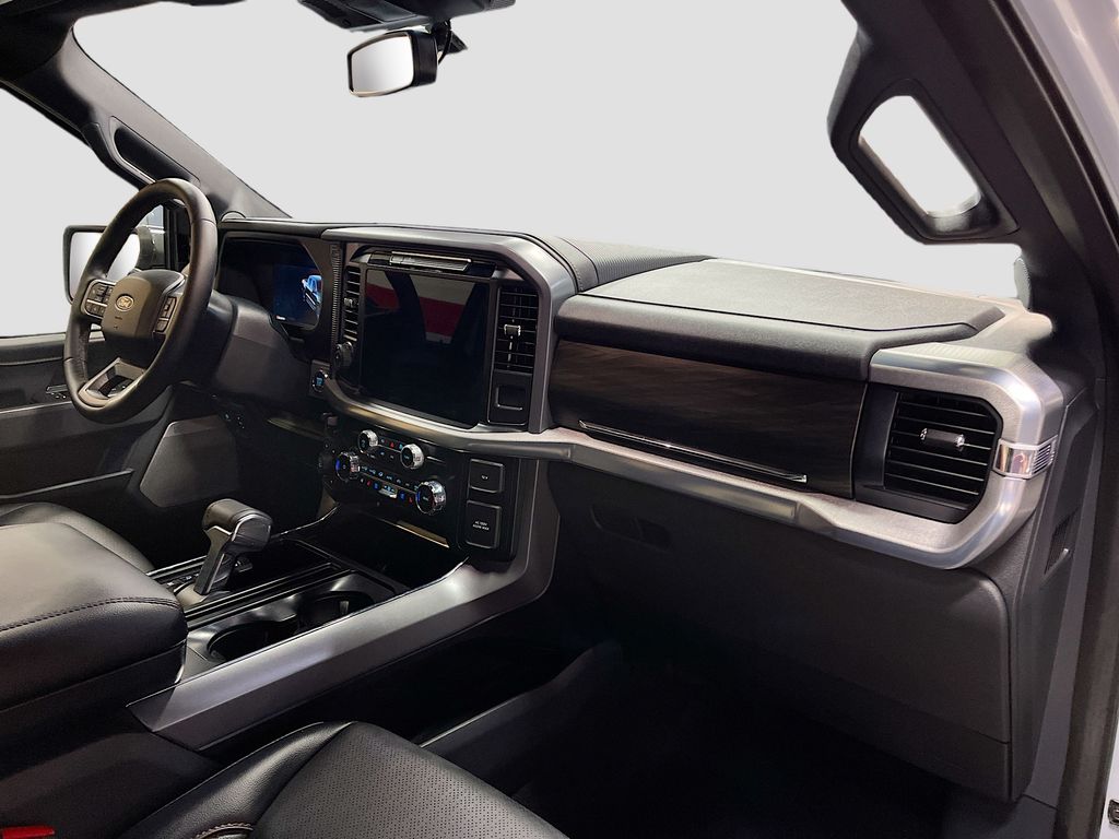 Used 2025 White Metallic Ford Lariat image 30
