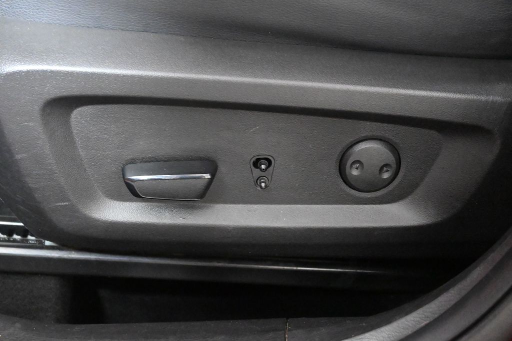 Thumbnail: 2022 Mitsubishi Outlander - 32