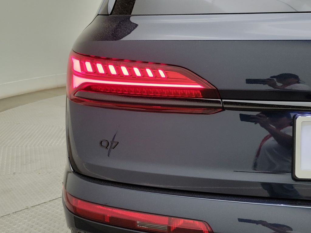 Thumbnail: 2026 Audi Q7 - 9