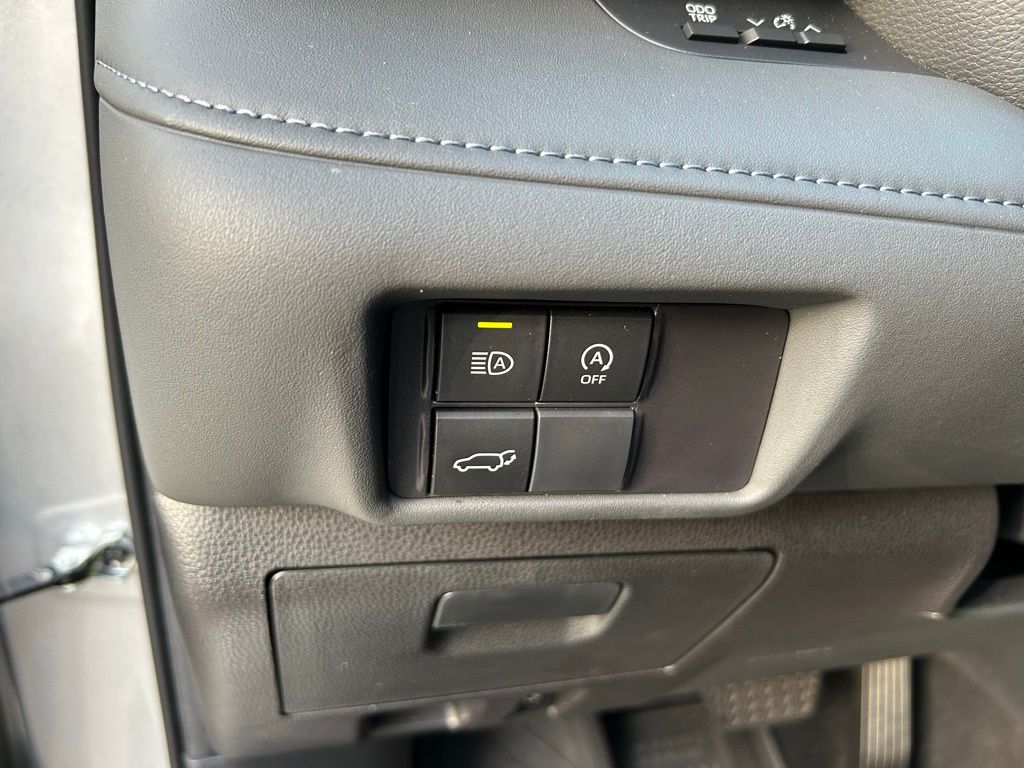 Thumbnail: 2023 Toyota Highlander - 19