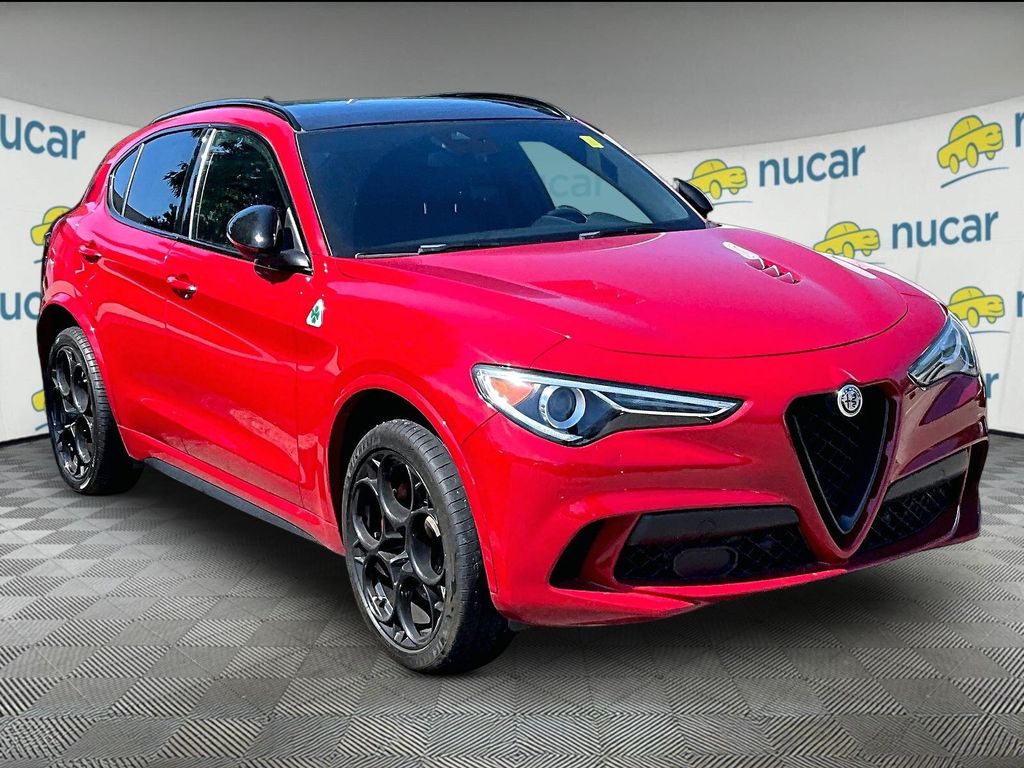 2022 Alfa Romeo Stelvio — photo 1