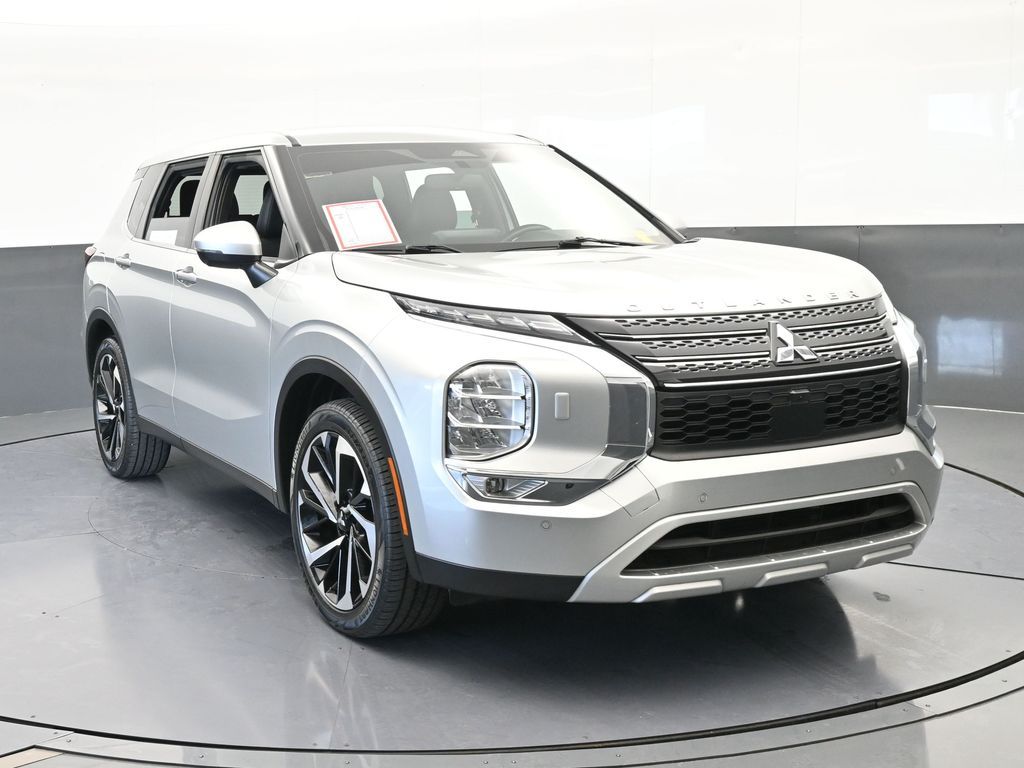 Used 2022 Alloy Silver Metallic Mitsubishi SE image 9