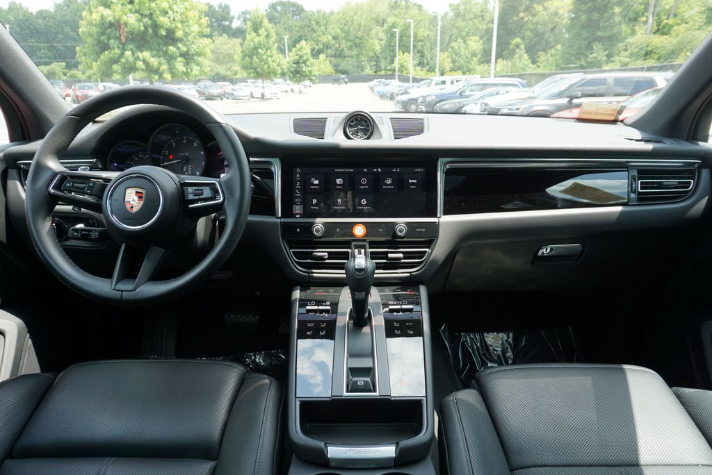 Thumbnail: 2025 Porsche Macan - 17