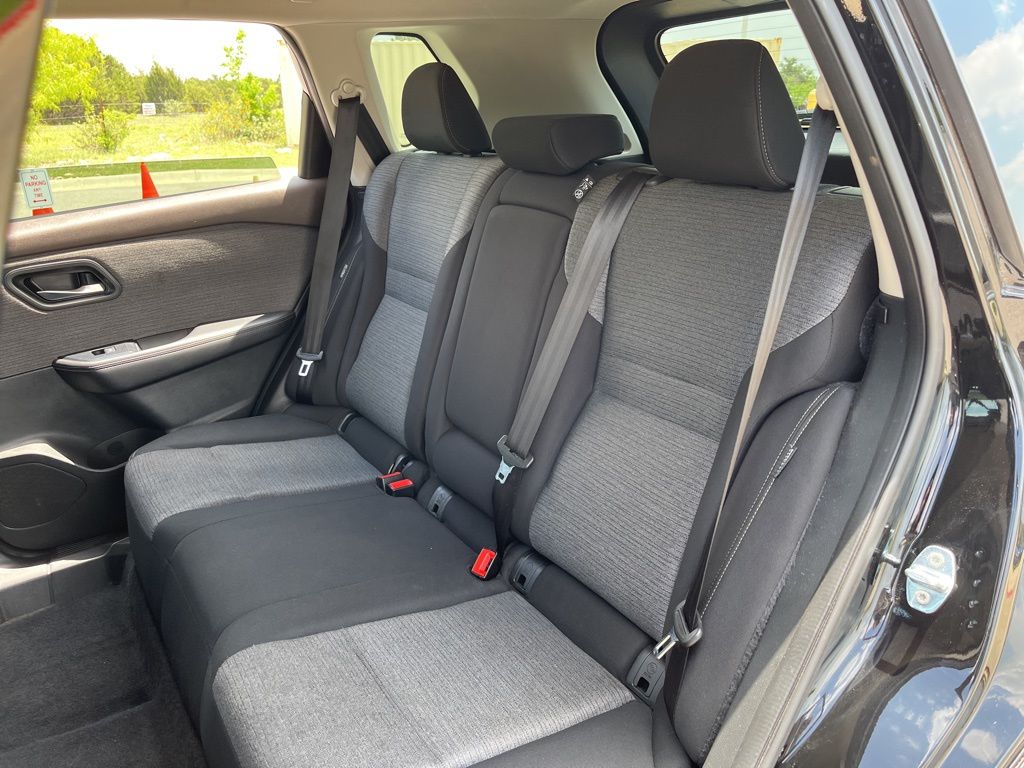 2023 Nissan Rogue SV 26