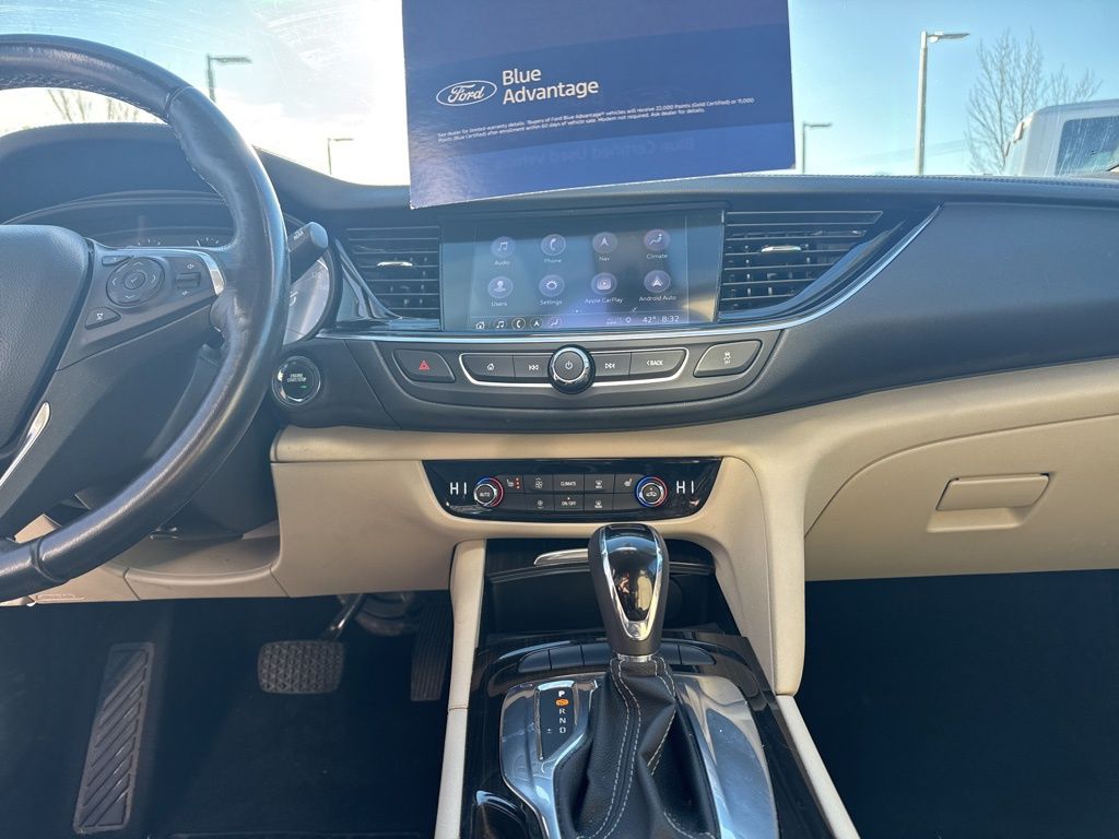 2019 Buick Regal TourX AWD Essence