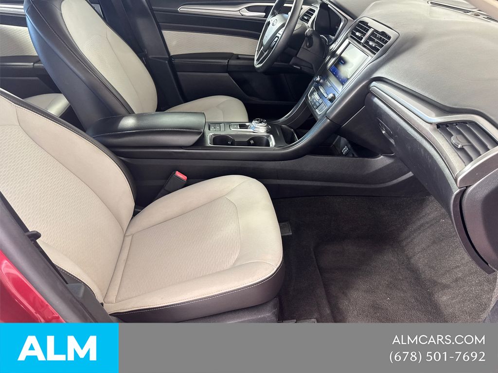 Used 2020 Red Ford SE image 16
