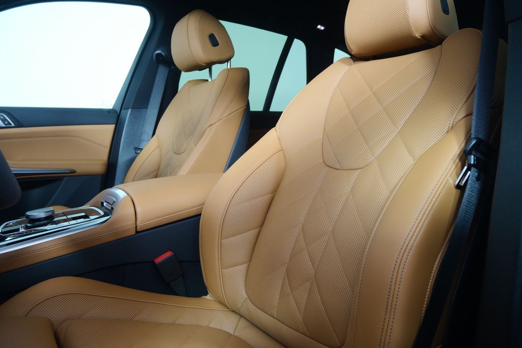 Thumbnail: 2026 BMW X5 - 10