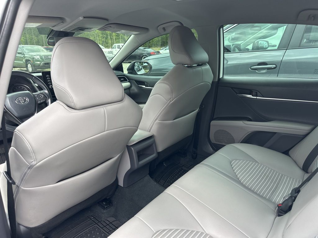2022 Wind Chill Pearl Toyota Camry SE FWD Sedan