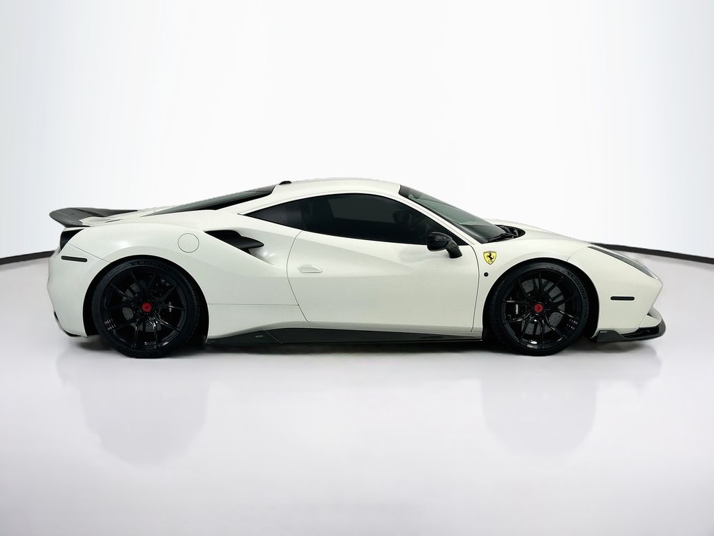 Used 2018 Bianco Avus Ferrari  image 4