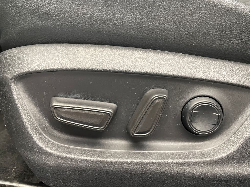 2022 Toyota Camry SE 14
