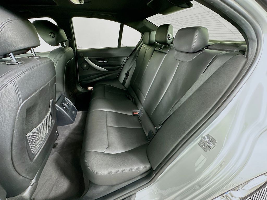 Thumbnail: 2015 BMW 3 Series - 25