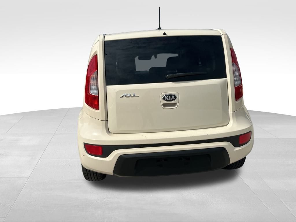 2013 Dune Kia Soul Plus FWD Hatchback