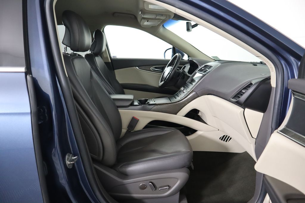 2019 Lincoln Nautilus Select 21