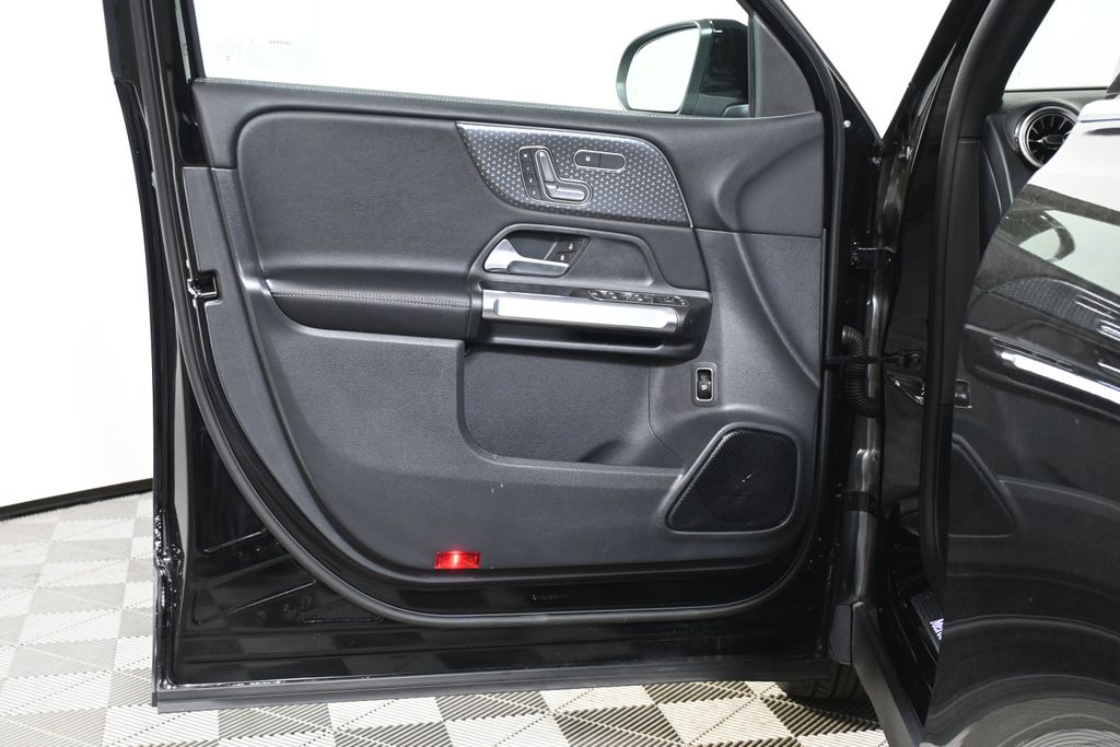 2025 Mercedes-Benz GLB 250 28